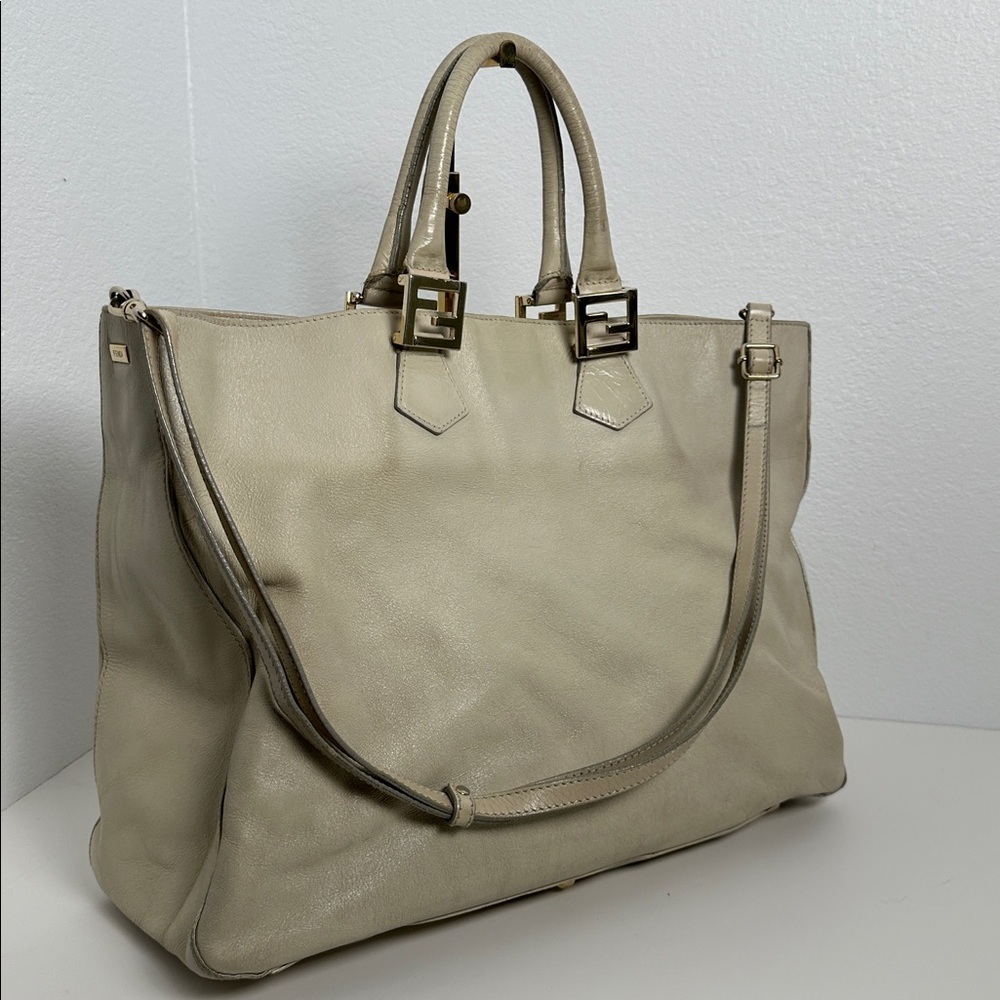 💯Authentic Fendi Leather Tote Bag🍀 - Picture 13 of 16